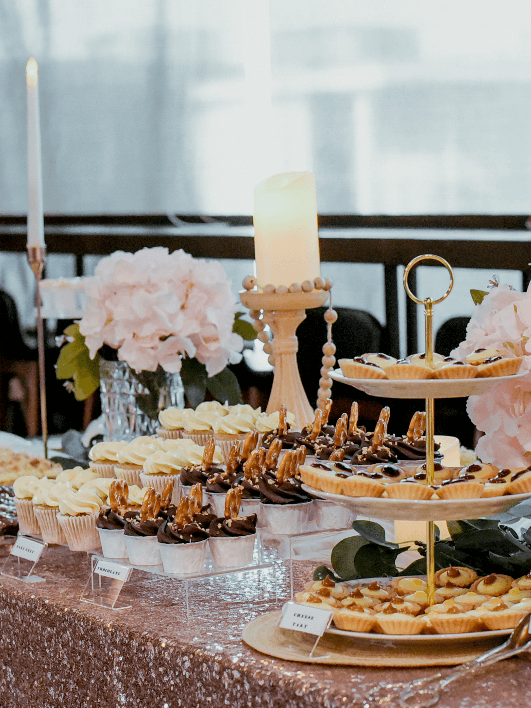 Custom Cakes & Treats